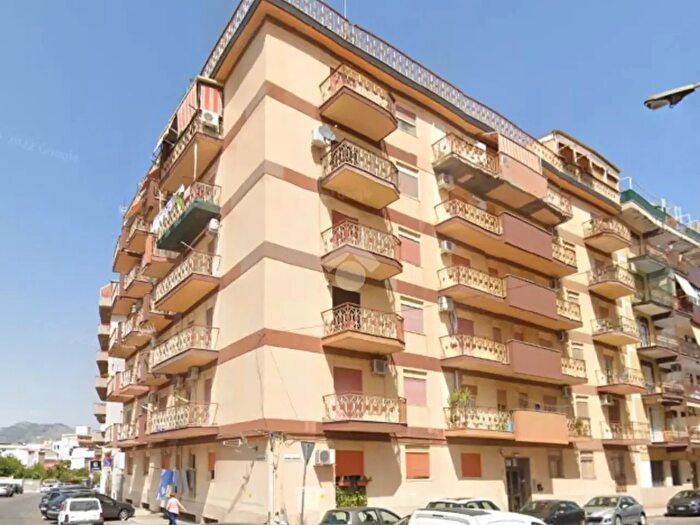 Appartamento trilocale in affitto in Via Andrea Cesalpino, Palermo
