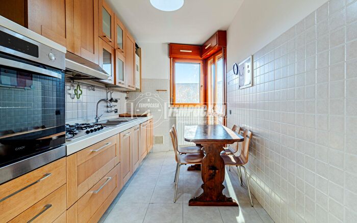 Appartamento quadrilocale in affitto in Via Paolo Pallia, Milano