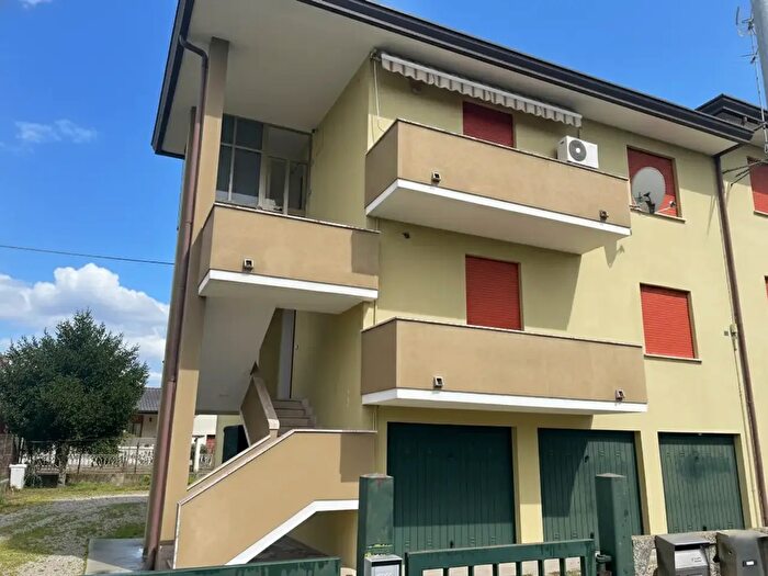 Appartamento con 5 locali in vendita in Corbola Via Ponte in Ferro, Corbola