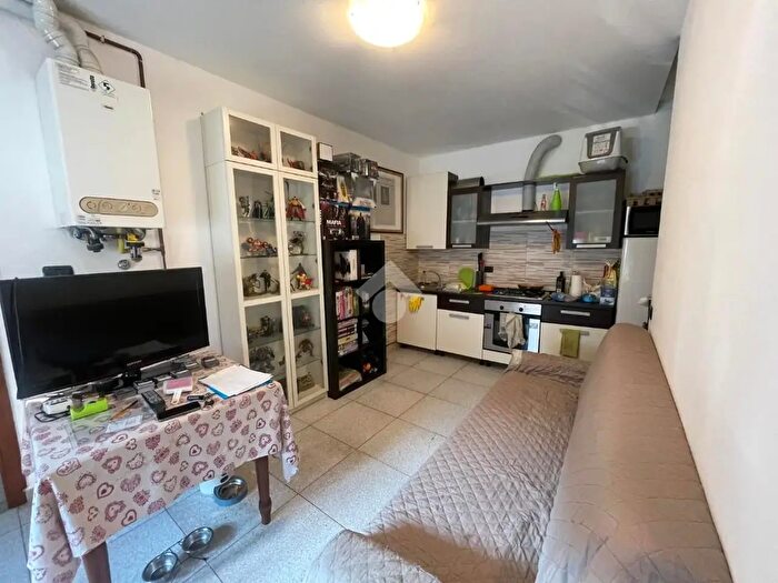 Casa bilocale in vendita in Via Emilia, Villa Cortese