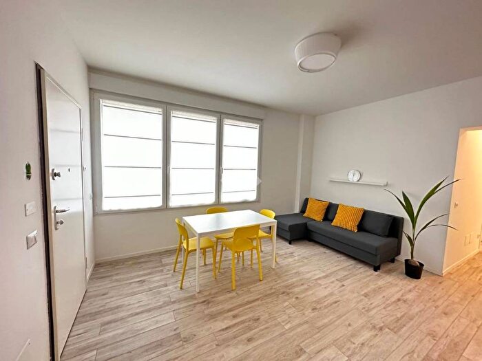 Appartamento trilocale in affitto in Via Monte S Genesio, Dergano, Milano