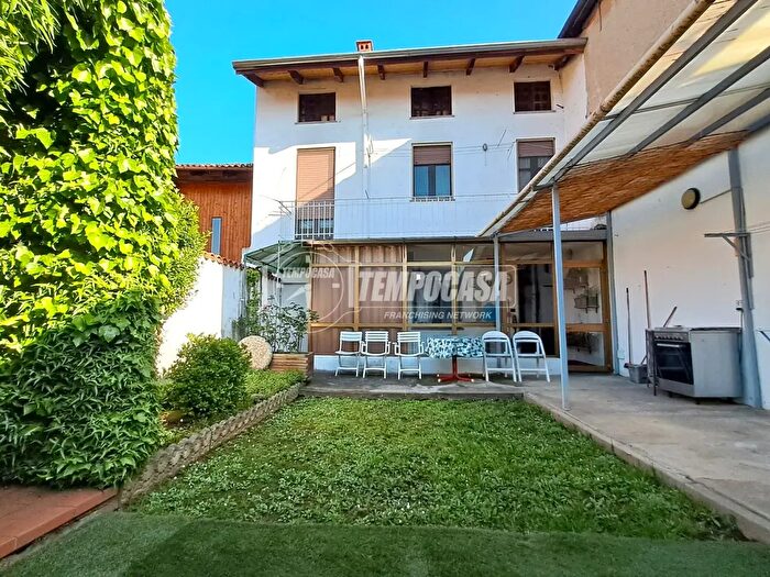 Casa con 5 locali in vendita in Via Carlo Felice Trossi, Gaglianico