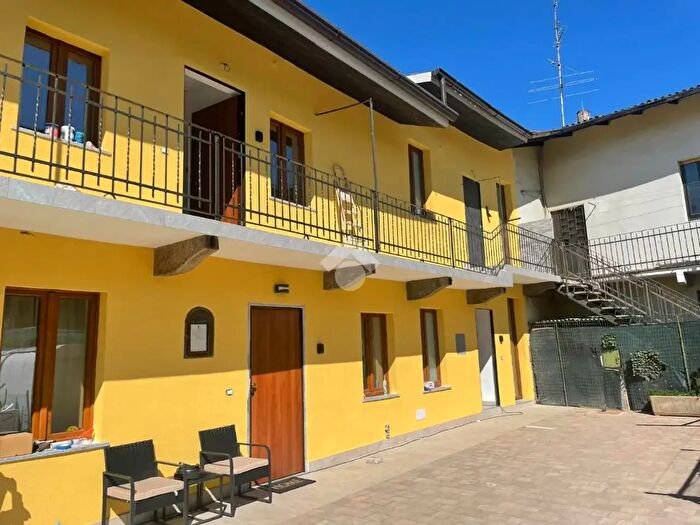 Casa con 8 locali in vendita in Via Addolorata, Cardano Al Campo