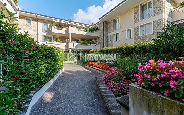 Appartamento trilocale in vendita in Via Principato, Vimercate