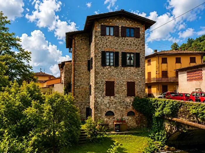 Casa con 11 locali in vendita in Massarosa