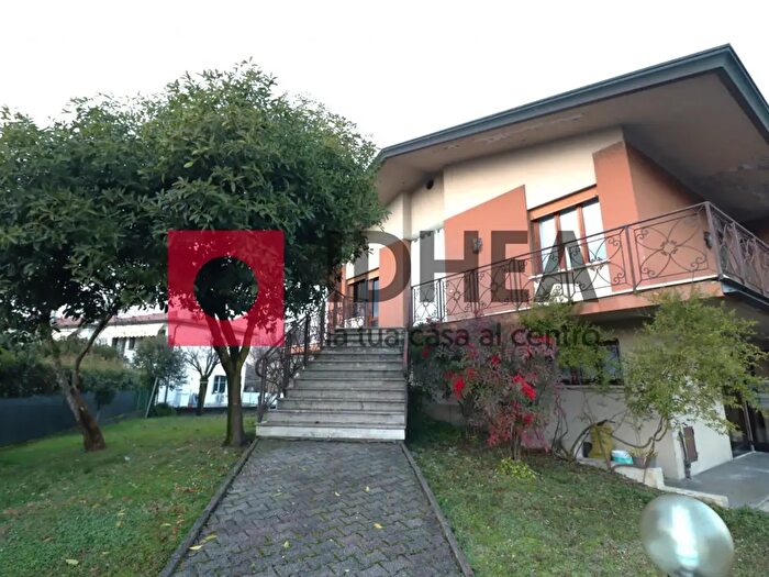 Casa con 5 locali in vendita in Villorba