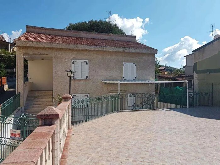 Casa con 7 locali in vendita in Via delle Ginestre, Ascea