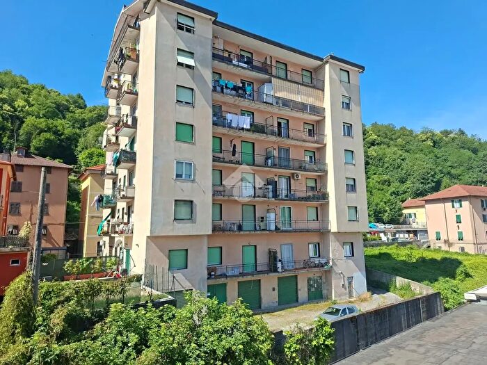 Appartamento trilocale in vendita in Via Isorelle, Savignone