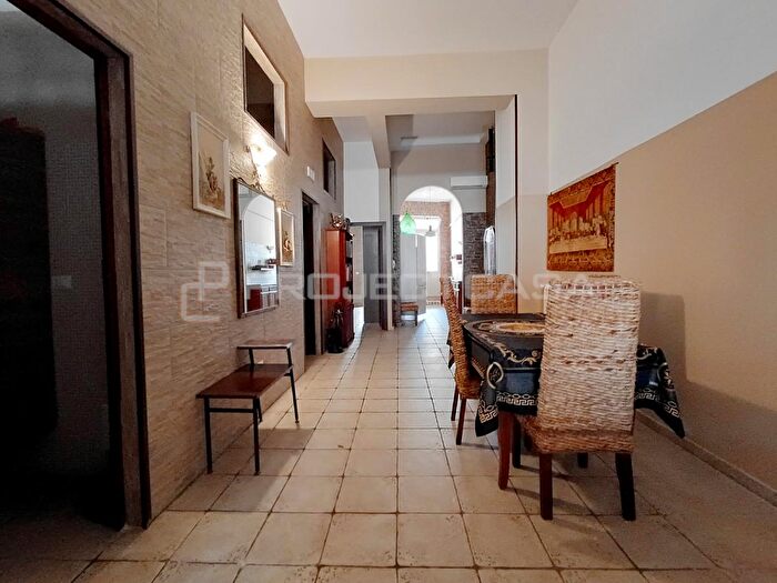 Casa con 6 locali in vendita in Via Clementina Palma, Maglie