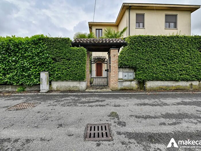 Casa con 7 locali in vendita in Via Torino, Dresano