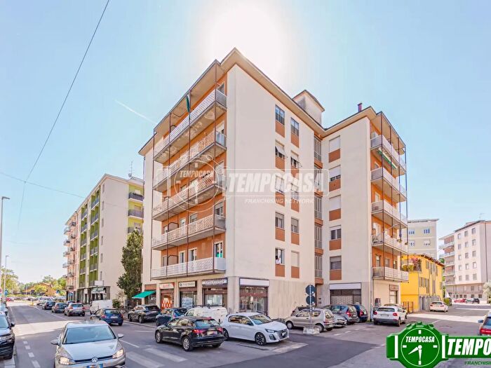Appartamento trilocale in vendita in Via Enrico Vaccari, Pavia