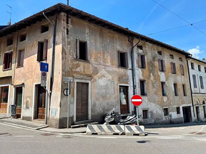 Appartamento con 5 locali in vendita in Via Luzzo, Feltre