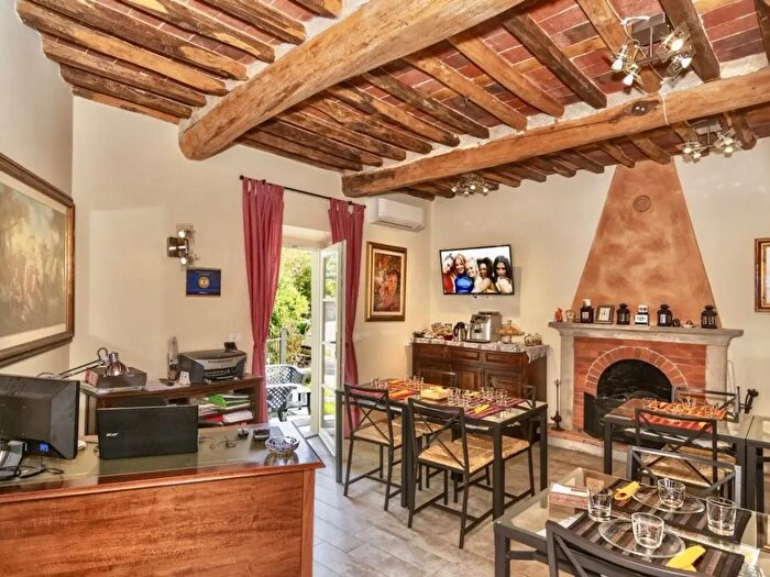 Casa con 14 locali in vendita in Ia di Piaggia, Capannori