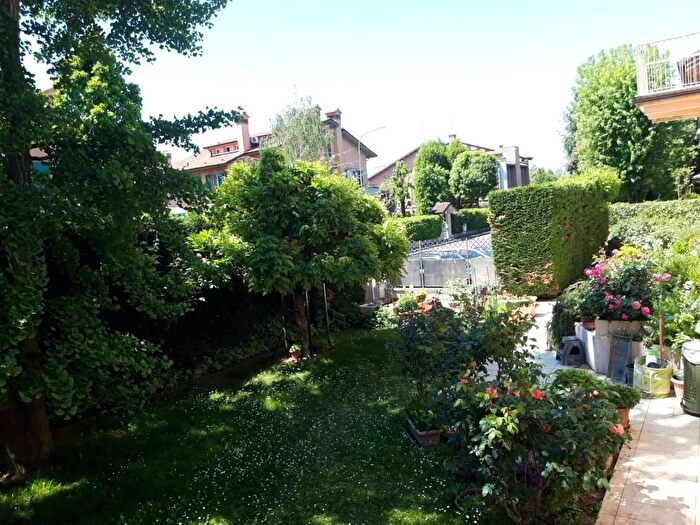 Casa con 5 locali in vendita in Via Firenze, Reggio Emilia