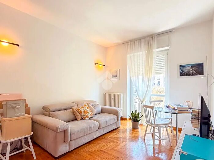 Appartamento bilocale in vendita in Via Val Strona, Milano