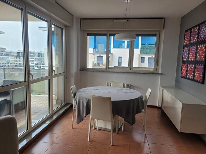 Appartamento trilocale in affitto in Via del Futurismo, Santa Giulia, Milano