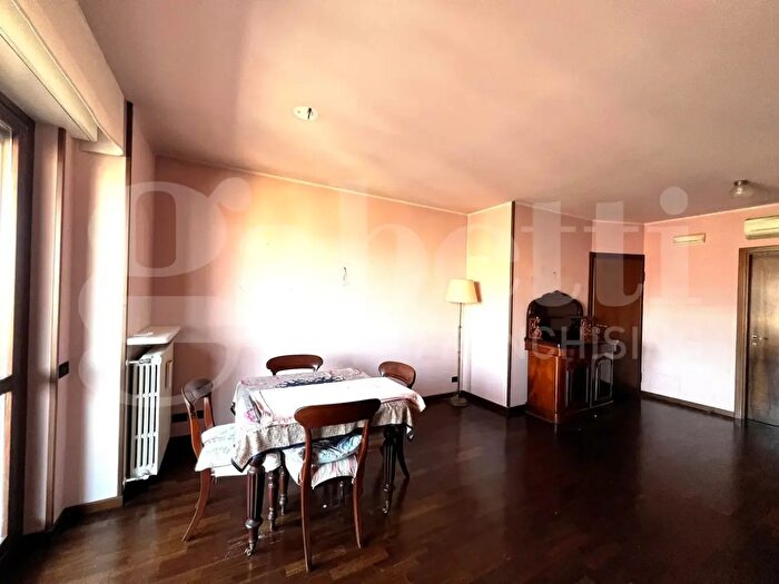 Appartamento trilocale in vendita in Via Monte Cornagera, Bergamo