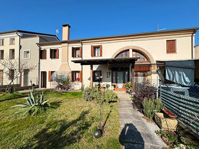 Casa con 5 locali in vendita in Via Matteotti, Noventa Vicentina