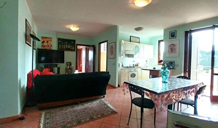 Appartamento quadrilocale in vendita in Via Luigi Lenzi, Foligno