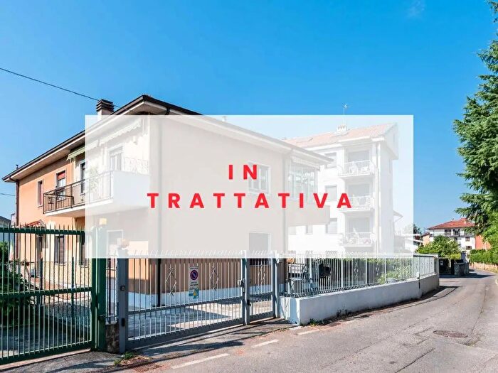 Appartamento con 6 locali in vendita in Via Marzanica, Bergamo