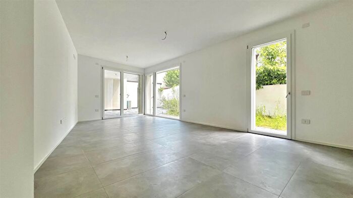 Appartamento con 6 locali in vendita in Villafranca Mirano, Mirano