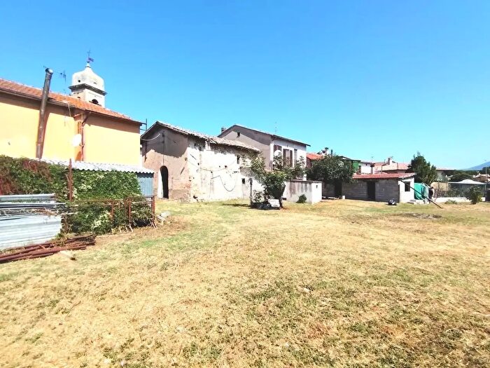 Appartamento con 6 locali in vendita in Loc Protte, Spoleto