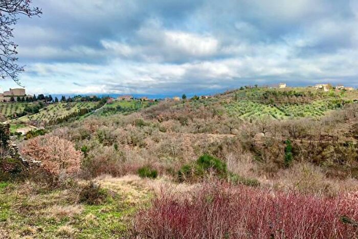 Casa con 6 locali in vendita in Avigliano Umbro