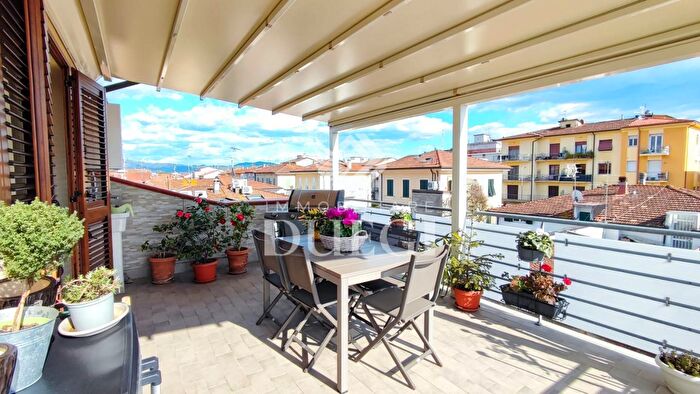 Appartamento con 5 locali in vendita in Viareggio