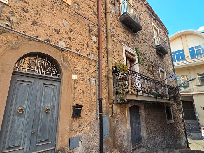 Appartamento quadrilocale in vendita in Via Trento, Bronte