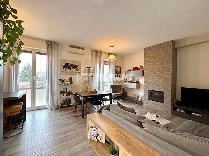 Appartamento trilocale in vendita in Via Cabella, Camparada