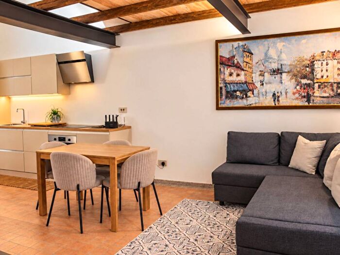 Appartamento trilocale in affitto in Via della Misericordia, Quadrilatero Romano, Torino
