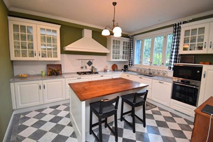 Appartamento quadrilocale in vendita in Via Enrico Pea, Seravezza