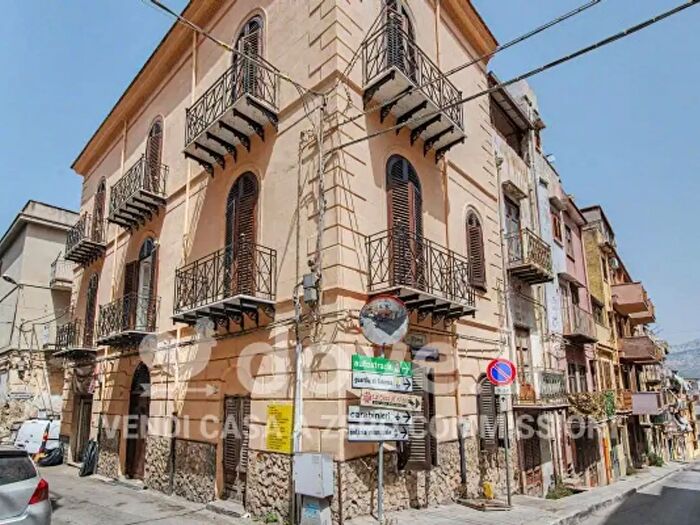 Casa con 6 locali in vendita in Via Manganelli, Carini