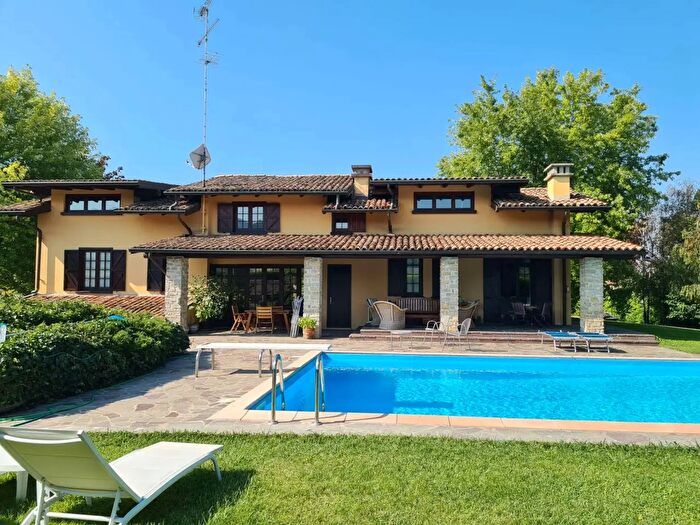 Casa con 12 locali in vendita in Viale delle Terme, Godiasco Salice Terme