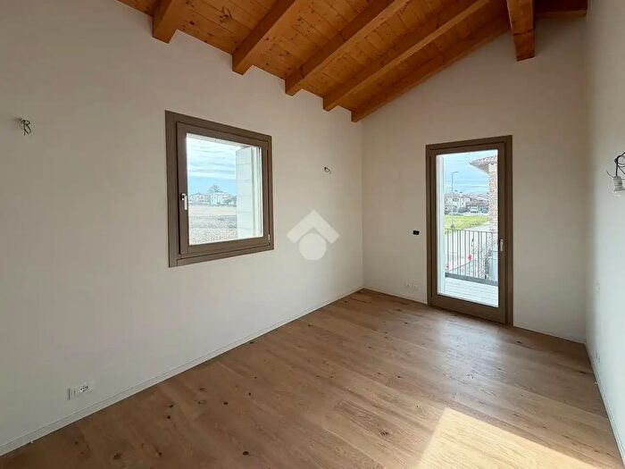 Appartamento trilocale in vendita in Via Arturo Zardini, Reana del Rojale