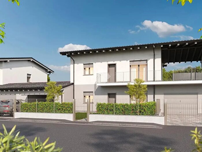 Appartamento trilocale in vendita in Via Antonio da Pandino, Pandino
