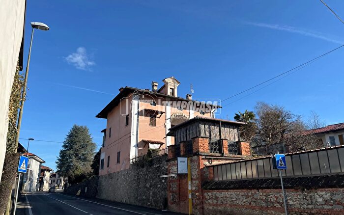 Casa con 6 locali in vendita in Via Bettolino, Baldissero Canavese