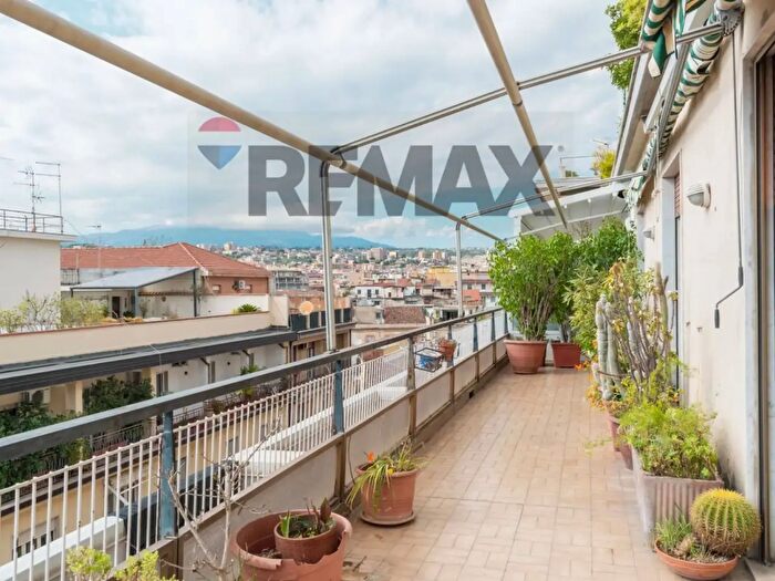 Appartamento con 5 locali in vendita in Via Renato Imbriani, Catania