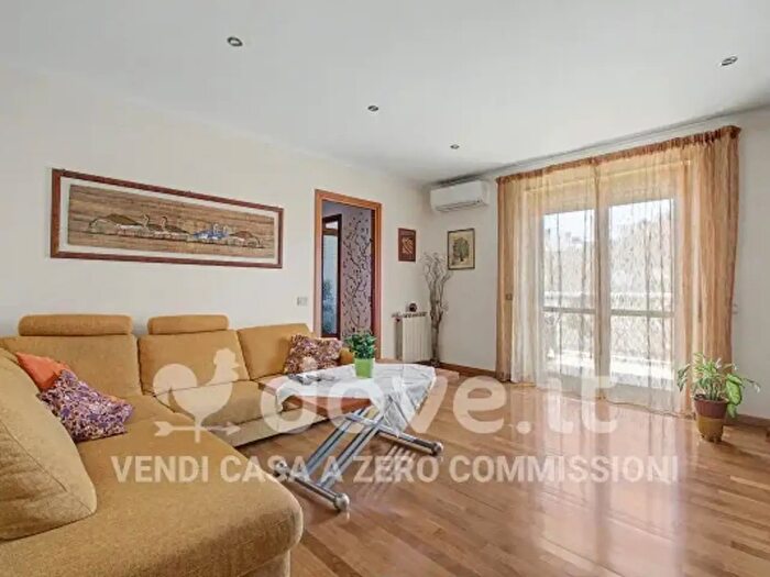 Appartamento trilocale in vendita in Via Abigaille Zanetta, Roma