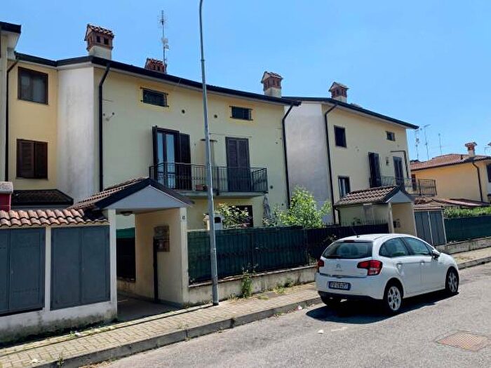 Appartamento bilocale in vendita in Chignolo Po Via Chioffi N°, Chignolo Po