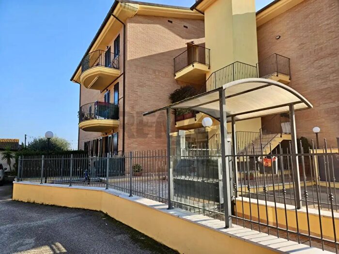 Appartamento trilocale in vendita in Contrada Canale, Fermo