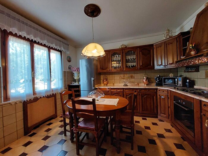 Casa con 6 locali in vendita in Via della Gora Buti, Buti