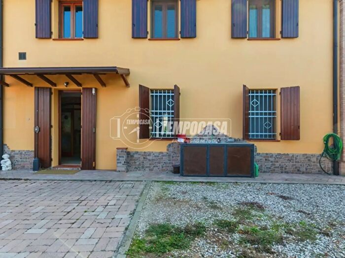 Appartamento con 5 locali in vendita in Via Calanco, Crevalcore