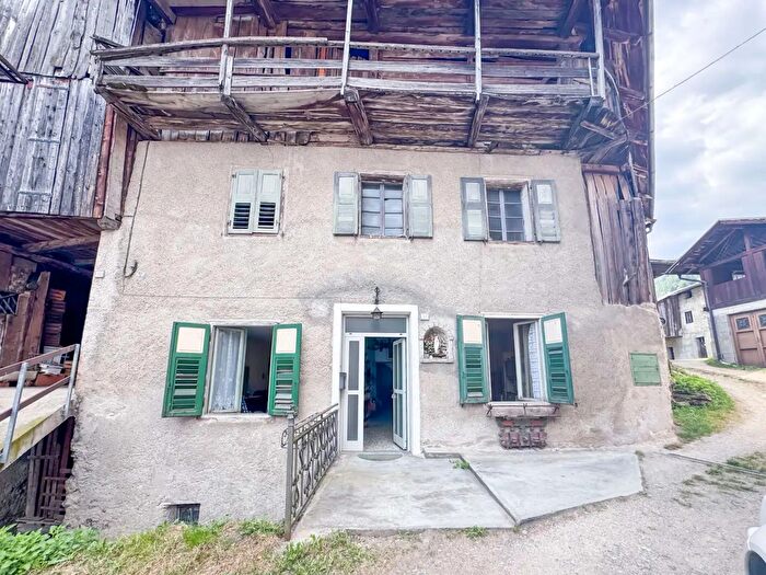 Appartamento con 10 locali in vendita in Via a Le Penege, Croviana