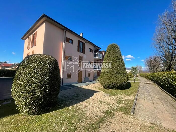 Appartamento trilocale in vendita in Via Achille Grandi, Olgiate Comasco