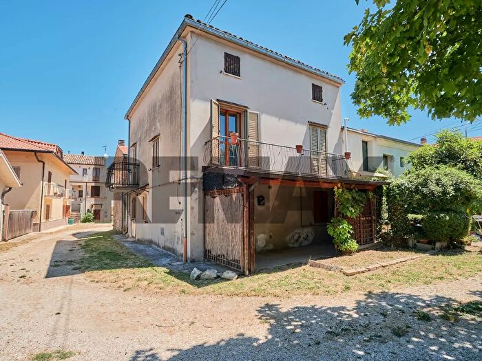 Casa con 5 locali in vendita in Via Sant'Antonio, Ari