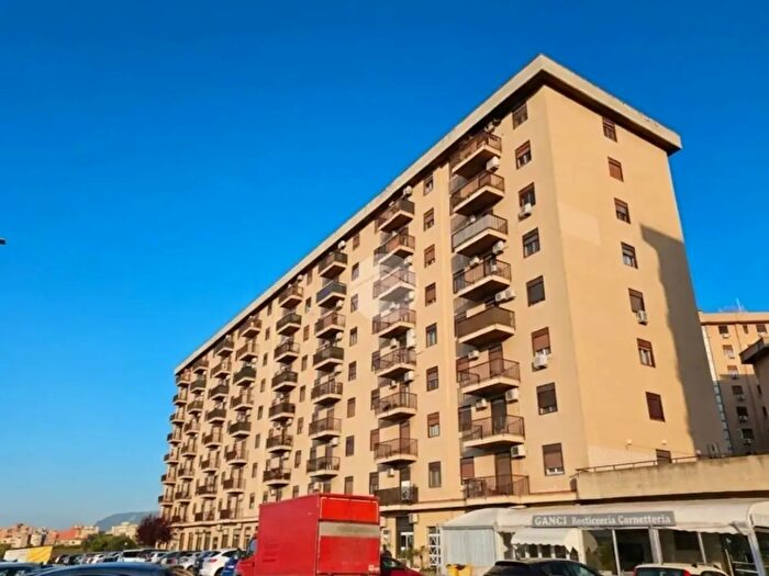 Appartamento quadrilocale in vendita in Via della Concordia, Palermo