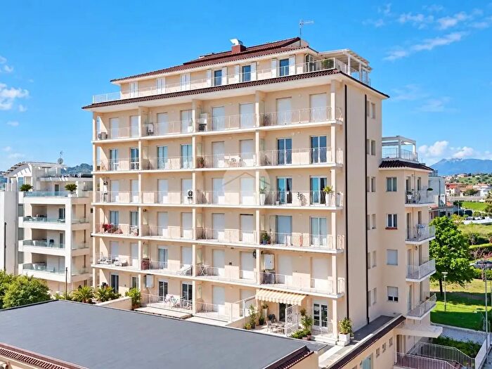 Appartamento trilocale in vendita in Via Donizetti, San Benedetto Del Tronto