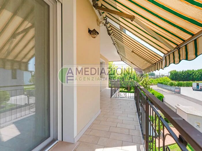 Casa con 6 locali in vendita in Via Fornase, Spinea