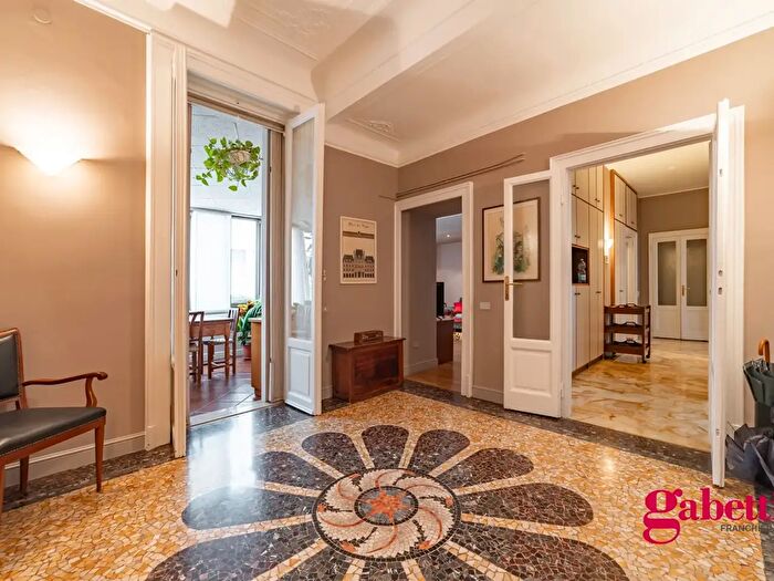 Appartamento trilocale in vendita in Piazza Irnerio, Milano